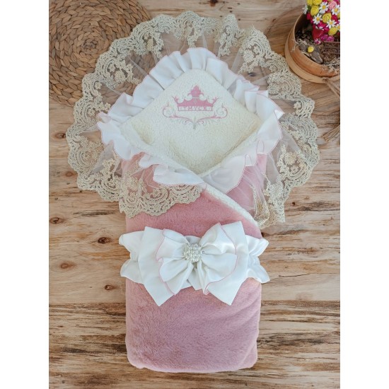 Yenidoğan Wool Yün Kumaş Taç Nakışlı Güpür Duvaklı Fiyonk Prizma Taş Unisex Kundak Bebek Battaniyesi Yenidoğan Wool Yün Kumaş Taç Nakışlı Güpür Duvaklı Fiyonk Prizma Taş Unisex Kundak Bebek Battaniyesi