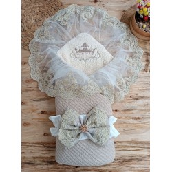 Yenidoğan Kuzulu Taç Nakış Güpürlü Fiyonklu Duvaklı Prizma Taş Unisex Kundak Bebek Battaniyesi Yenidoğan Kuzulu Taç Nakış Güpürlü Fiyonklu Duvaklı Prizma Taş Unisex Kundak Bebek Battaniyesi