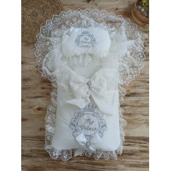 Yenidoğan Nil Taç Nakışlı Hayal Güpürlü Trilüks Kundak Bebek Battaniyesi 3lü Alt Açma Seti Yenidoğan Nil Taç Nakışlı Hayal Güpürlü Trilüks Kundak Bebek Battaniyesi 3lü Alt Açma Seti