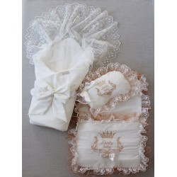 Yenidoğan Nil Taç Nakışlı Kundaklı Trilüks 3lü Alt Açma Seti Yenidoğan Nil Taç Nakışlı Kundaklı Trilüks 3lü Alt Açma Seti