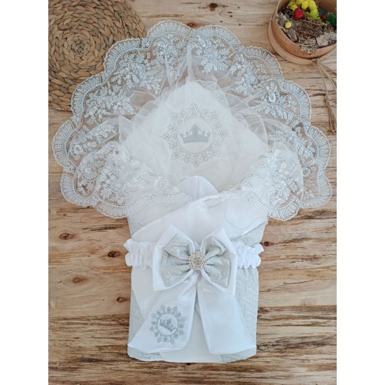 Yenidoğan Titi Taç Nakışlı Plazma Taşlı Güpürlü Çift Fiyonk Duvaklı Trilüks Kundak Bebek Battaniyesi Yenidoğan Titi Taç Nakışlı Plazma Taşlı Güpürlü Çift Fiyonk Duvaklı Trilüks Kundak Bebek Battaniyesi