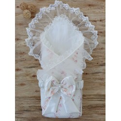 Yenidoğan Hanımeli Desenli Taç Nakışlı Delüks Kundak Bebek Battaniyesi Yenidoğan Hanımeli Desenli Taç Nakışlı Delüks Kundak Bebek Battaniyesi