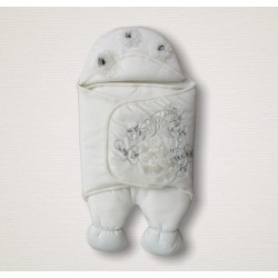 Yenidoğan Üç Çiçek Tavuskuşu Nakışlı Lüks Ayaklı Erkek Bebek Kundak Yenidoğan Üç Çiçek Tavuskuşu Nakışlı Lüks Ayaklı Erkek Bebek Kundak