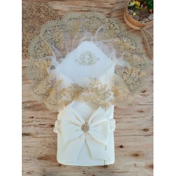 Yenidoğan Piramitland Taşlı Gold Güpür İşleme Bebek Battaniyesi Kundak Yenidoğan Piramitland Taşlı Gold Güpür İşleme Bebek Battaniyesi Kundak