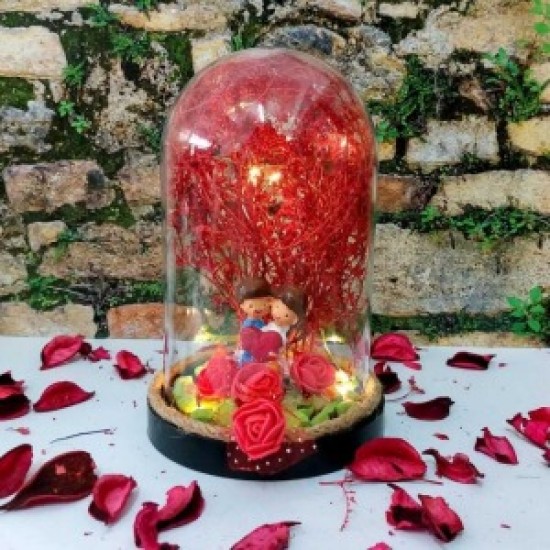 Fanus Teraryum Sevgiliye Hediye Elinde Kalp Tutan Sevgili Temalı Kuru Çiçekli Işıklı