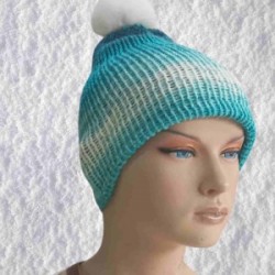 El Örgüsü Doğal Yün Ve Akrilik Karışımlı Sıcacık Kış Beresi Mavi Karışık Renk El Örgüsü Doğal Yün Ve Akrilik Karışımlı Sıcacık Kış Beresi Mavi Karışık Renk