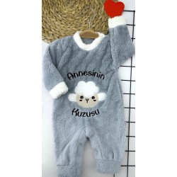 3-6-9-12 Ay Kuzu Tüylü Kumaş Annesinin Kuzusu Nakışlı Alttan Çıtçıtlı Kız Erkek Bebek Tulumu 3-6-9-12 Ay Kuzu Tüylü Kumaş Annesinin Kuzusu Nakışlı Alttan Çıtçıtlı Kız Erkek Bebek Tulumu