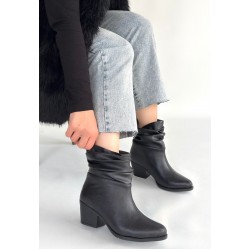 Lukana Siyah Cilt Topuklu Körüklü Bot Lukana Siyah Cilt Topuklu Körüklü Bot